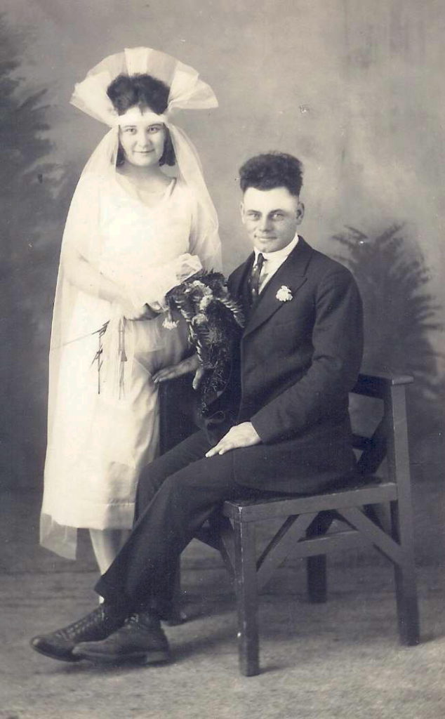 Couple in the 1920s style wedding outfits.